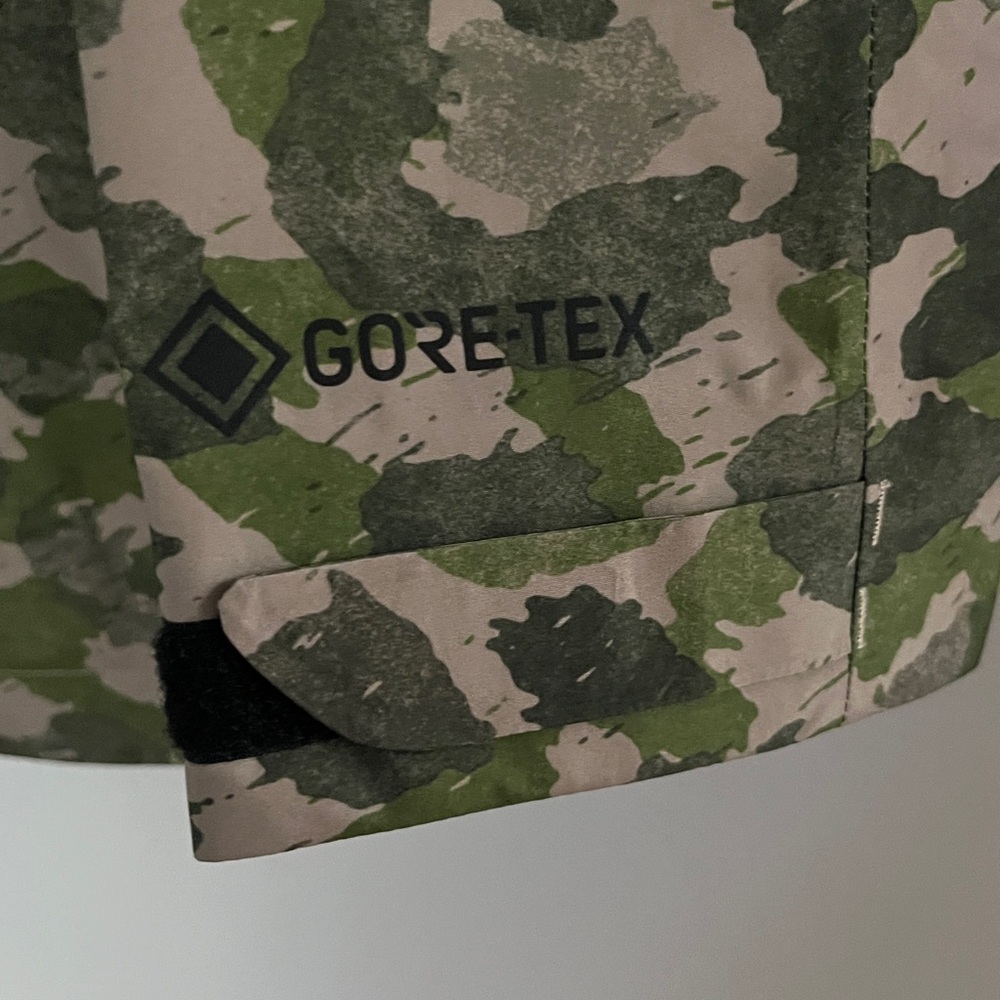 Burton GoreTex Multipath Rain Jacket - Picture 6 of 7